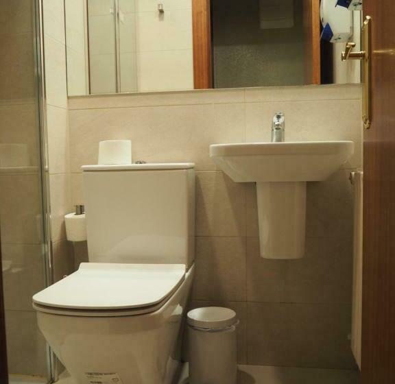 اتاق استاندارد با سرویس بهداشتی مشترک, Pensión Acella