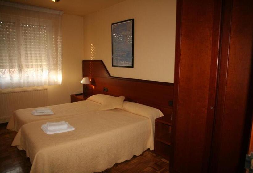 اتاق استاندارد با سرویس بهداشتی مشترک, Pensión Acella