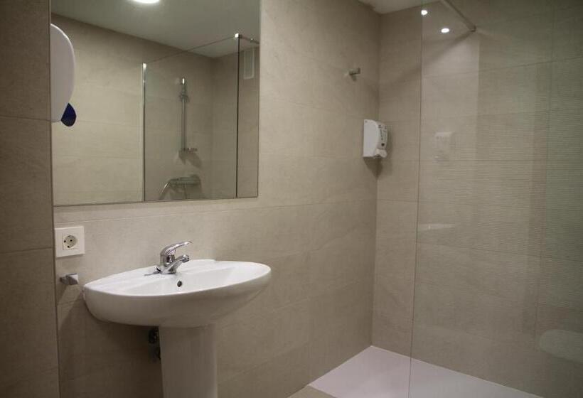 اتاق استاندارد با سرویس بهداشتی مشترک, Pensión Acella