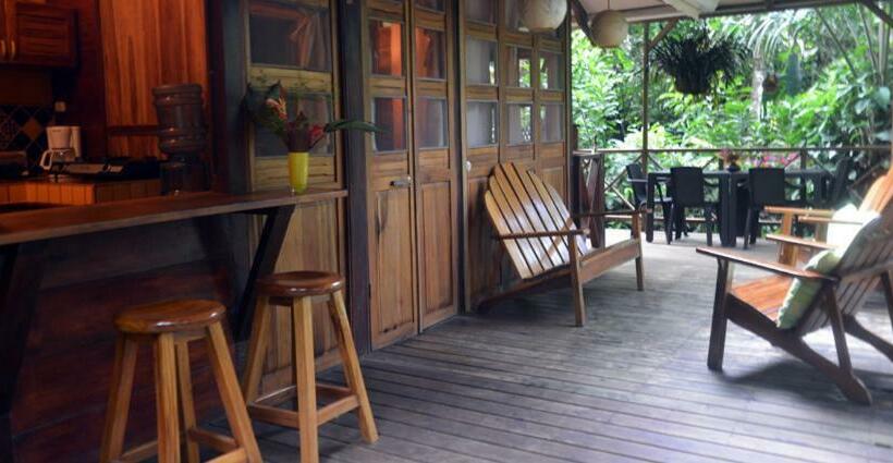 家族用バンガロー, Pachamama Jungle River Lodge   Punta Uva