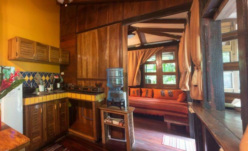 بنگله خانوادگی, Pachamama Jungle River Lodge Punta Uva