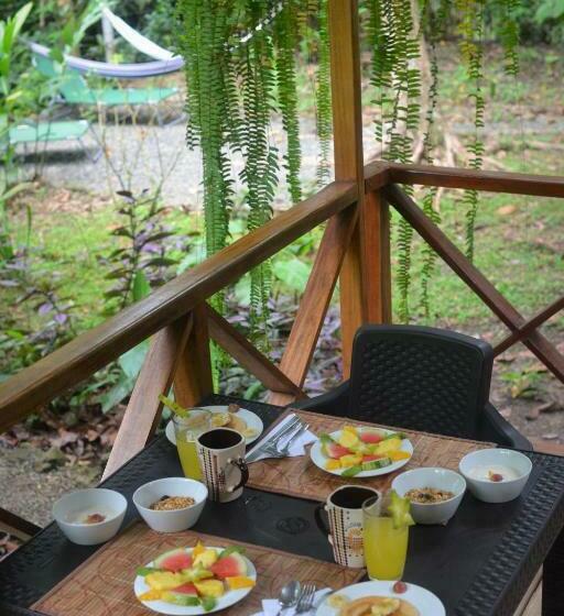 بنگله خانوادگی, Pachamama Jungle River Lodge Punta Uva