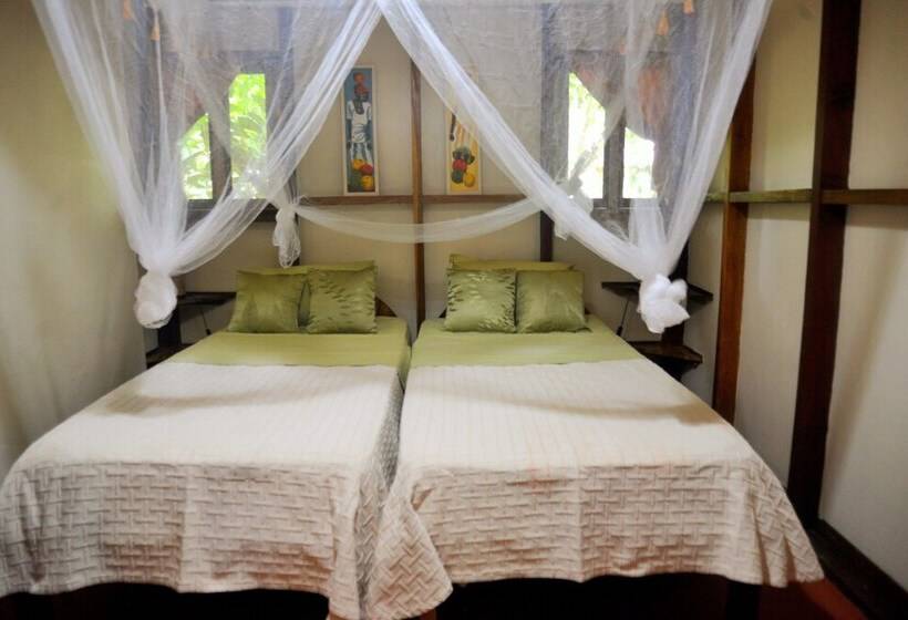 بنگله خانوادگی, Pachamama Jungle River Lodge Punta Uva