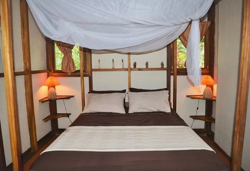 بنگله خانوادگی, Pachamama Jungle River Lodge Punta Uva