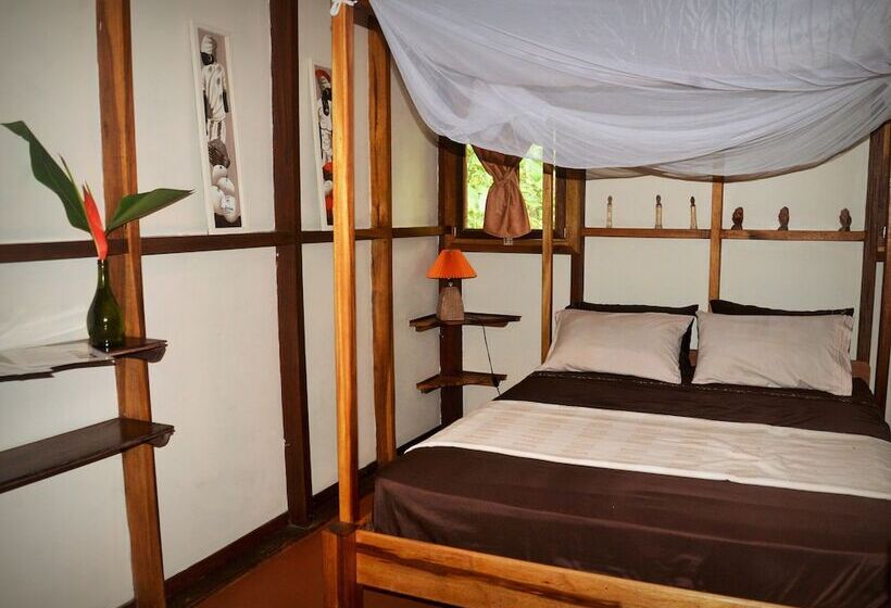 بنگله خانوادگی, Pachamama Jungle River Lodge Punta Uva