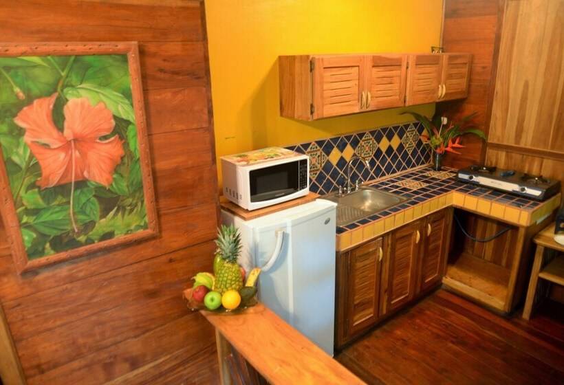 بنگله خانوادگی, Pachamama Jungle River Lodge Punta Uva