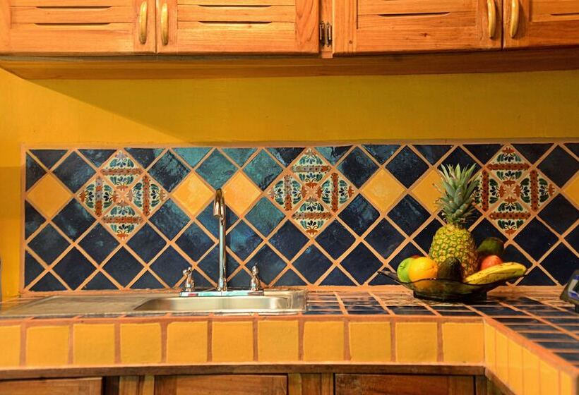 بنگله خانوادگی, Pachamama Jungle River Lodge Punta Uva