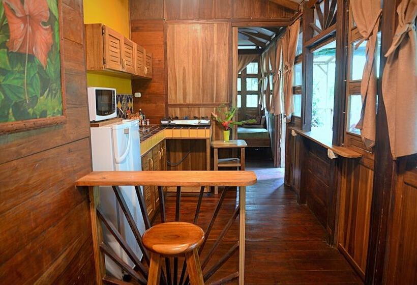 بنگله خانوادگی, Pachamama Jungle River Lodge Punta Uva