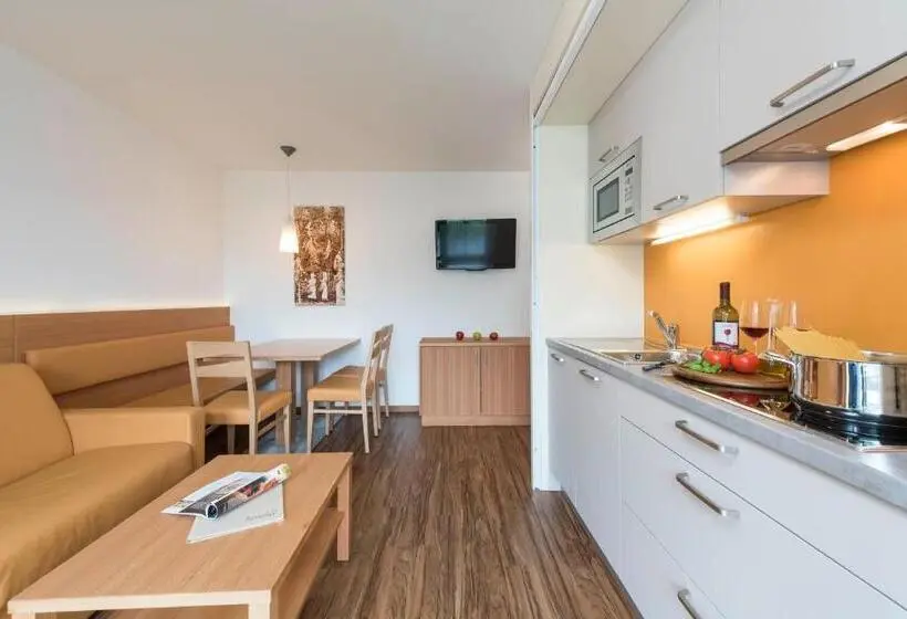 バルコニー付２ベッドルームアパートメント, Amelia Apartments