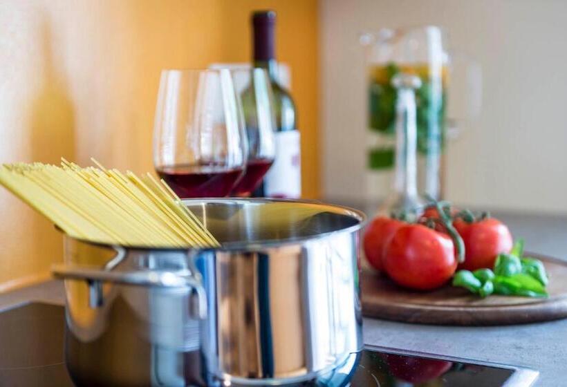 Апартаменты 1 Спальня с Балконом, Amelia Apartments