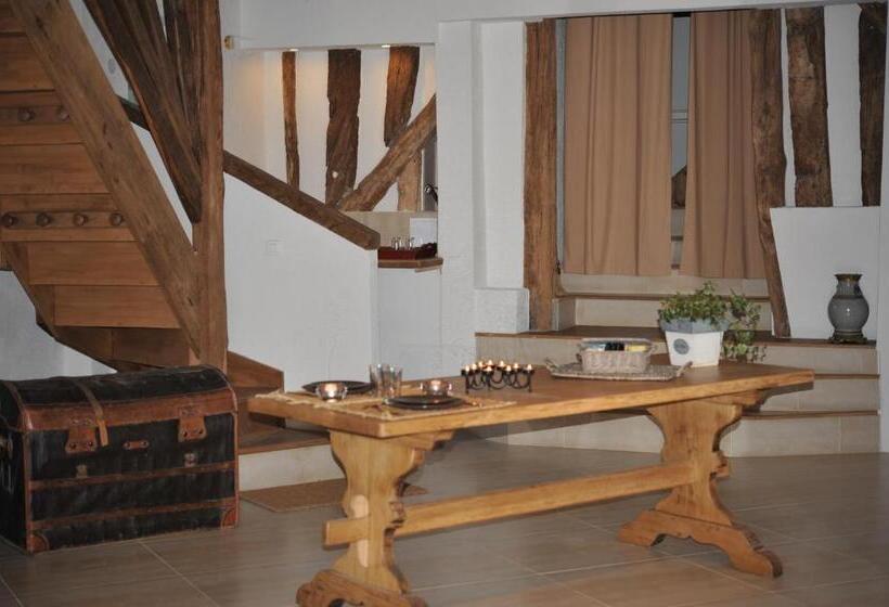 Четырехместный Номер Стандарт, La Bergerie Du Château De Pommeuse