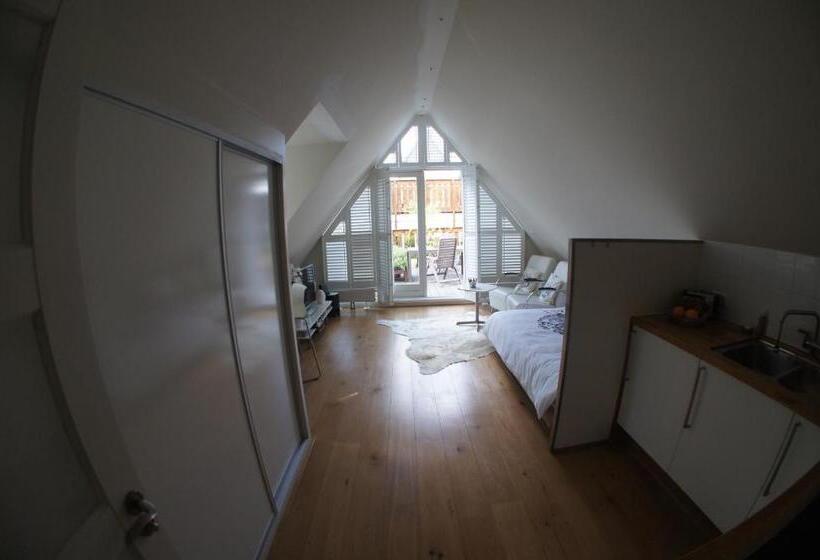 استودیوی استاندارد, Prince On The Roof