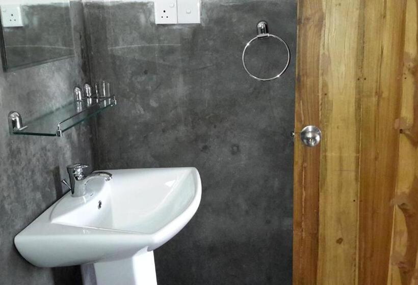 Camera Deluxe, Raveena Guest House