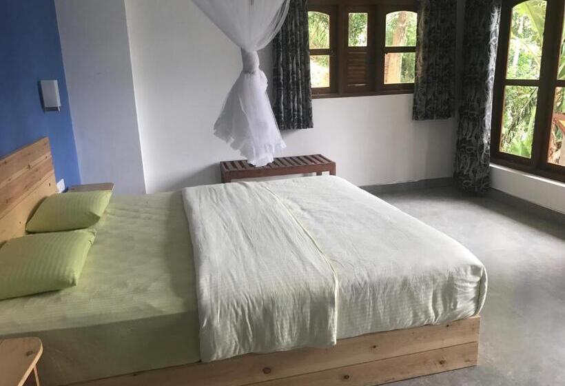 Camera Deluxe, Raveena Guest House