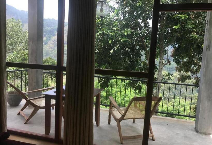 Camera Tripla Standard, Raveena Guest House