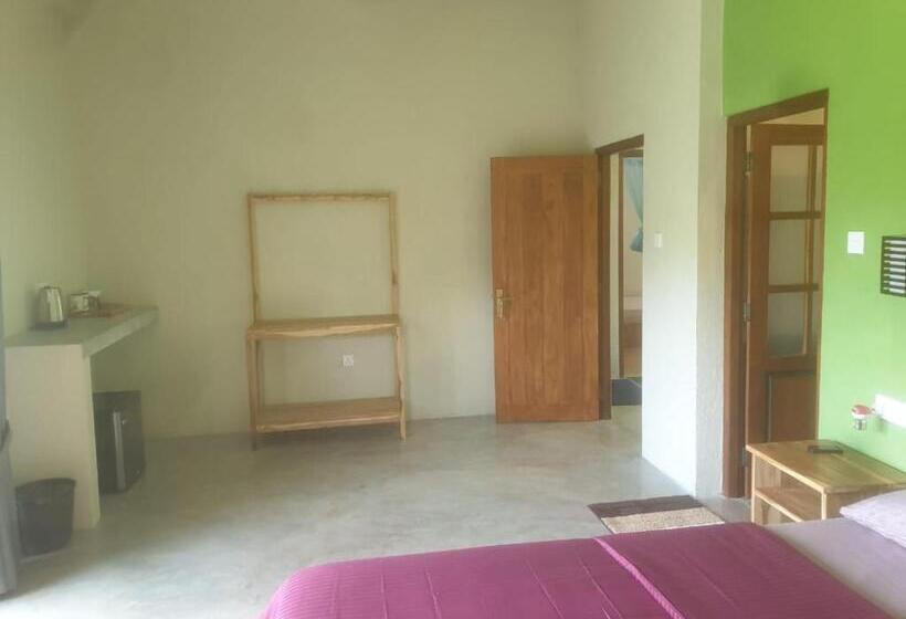 Camera Standard Vista Montagna, Raveena Guest House