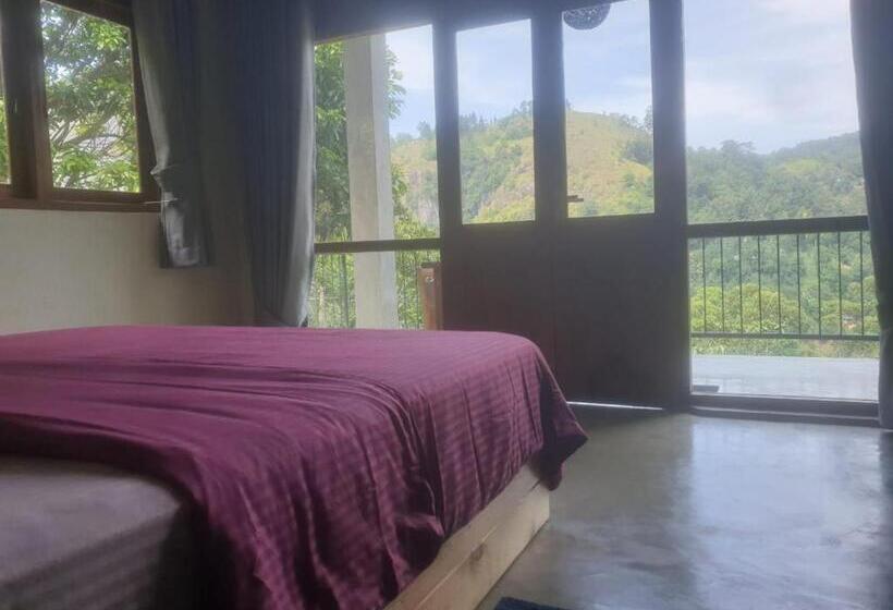 Camera Standard Vista Montagna, Raveena Guest House