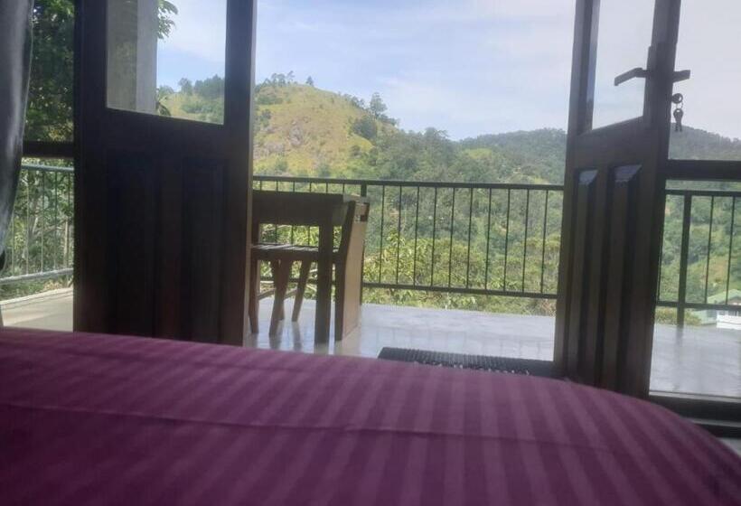 Camera Standard Vista Montagna, Raveena Guest House