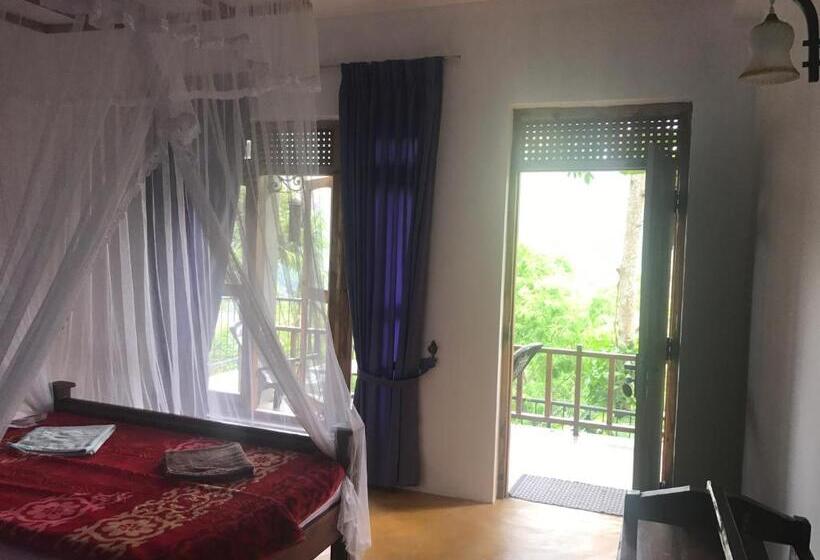 Camera Deluxe, Raveena Guest House