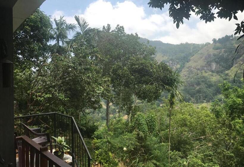 Camera Deluxe, Raveena Guest House