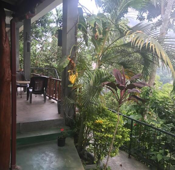 Camera Deluxe, Raveena Guest House