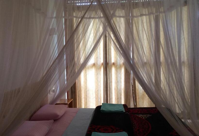 Номер Стандарт Трехместный, Raveena Guest House