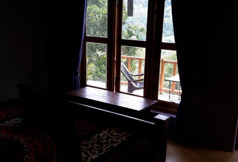 Camera Deluxe, Raveena Guest House