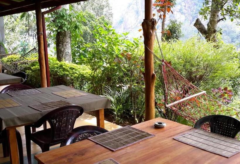 Camera Deluxe, Raveena Guest House