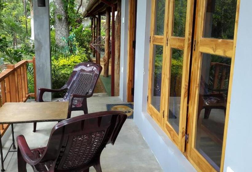 Camera Deluxe, Raveena Guest House