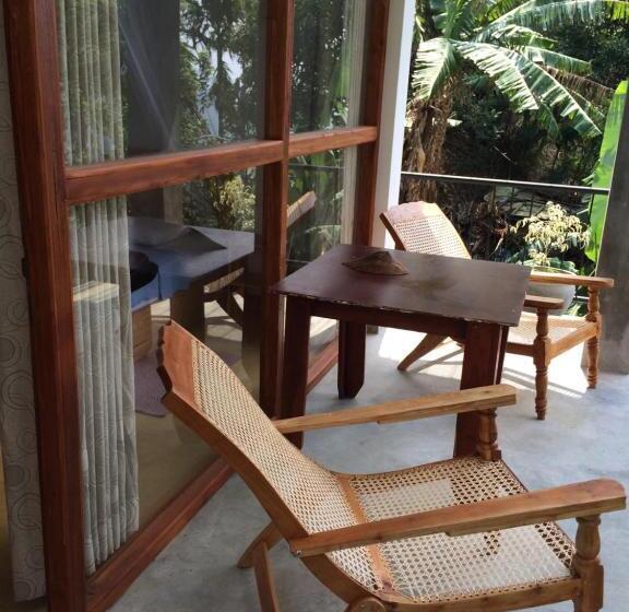 Camera Tripla Standard, Raveena Guest House