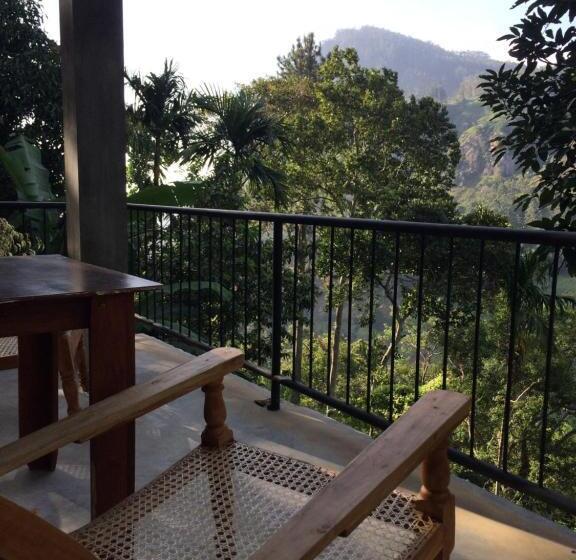 Номер Стандарт Трехместный, Raveena Guest House