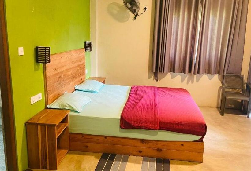 Camera Standard Vista Montagna, Raveena Guest House