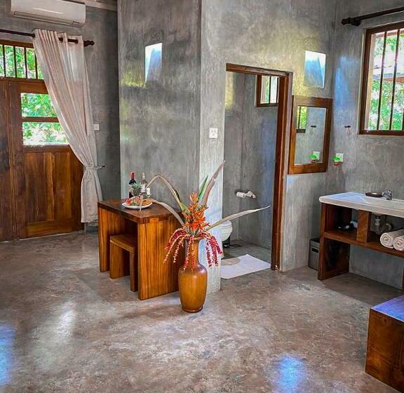 کلبه ییلاقی سوپریور یک خوابه, Mangrove Beach Chalets