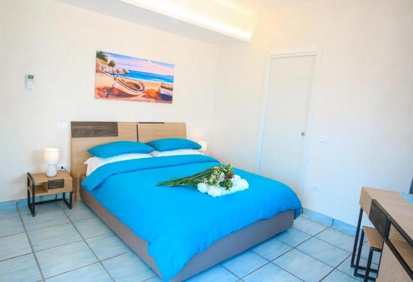 オーシャンビューデラックスルームバルコニー付き, Il Viaggiatore Gaeta Medievale B&b