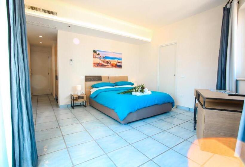 オーシャンビューデラックスルームバルコニー付き, Il Viaggiatore Gaeta Medievale B&b