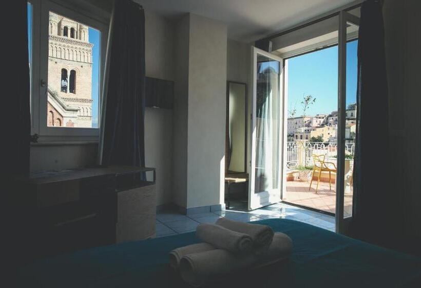 オーシャンビューデラックスルームバルコニー付き, Il Viaggiatore Gaeta Medievale B&b