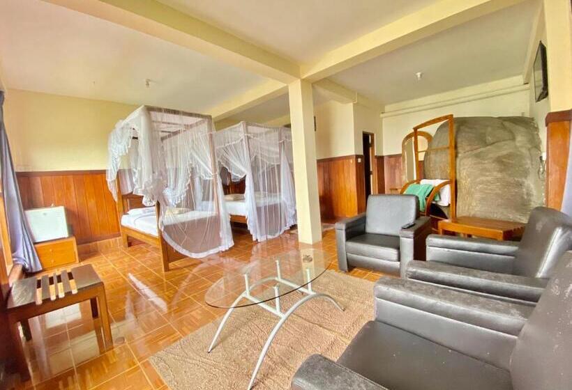 חדר דלוקס לשלושה, Srilak View Holiday Inn