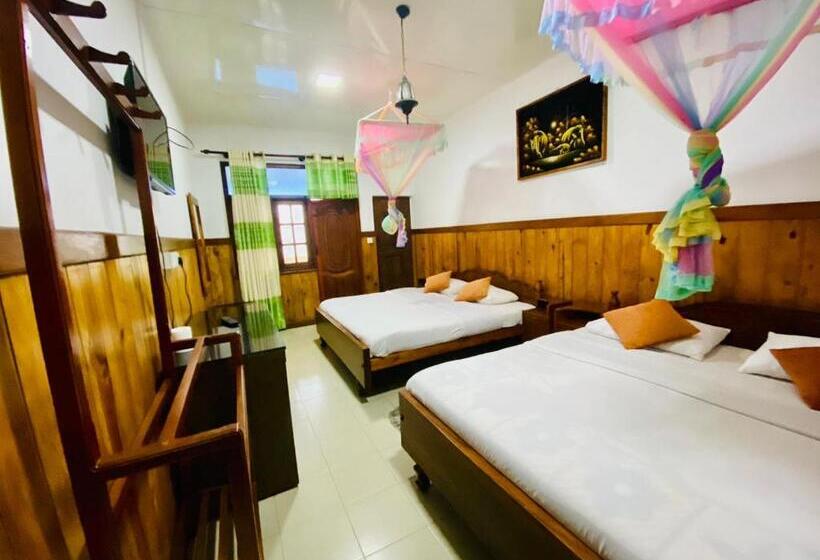 חדר סטנדרט לארבעה, Srilak View Holiday Inn