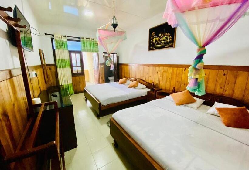 اتاق استاندارد چهار تخته, Srilak View Holiday Inn