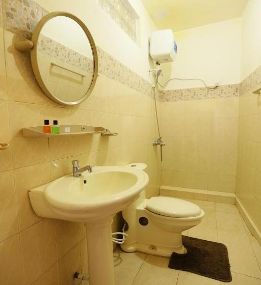 اتاق لوکس سه تخته, Srilak View Holiday Inn