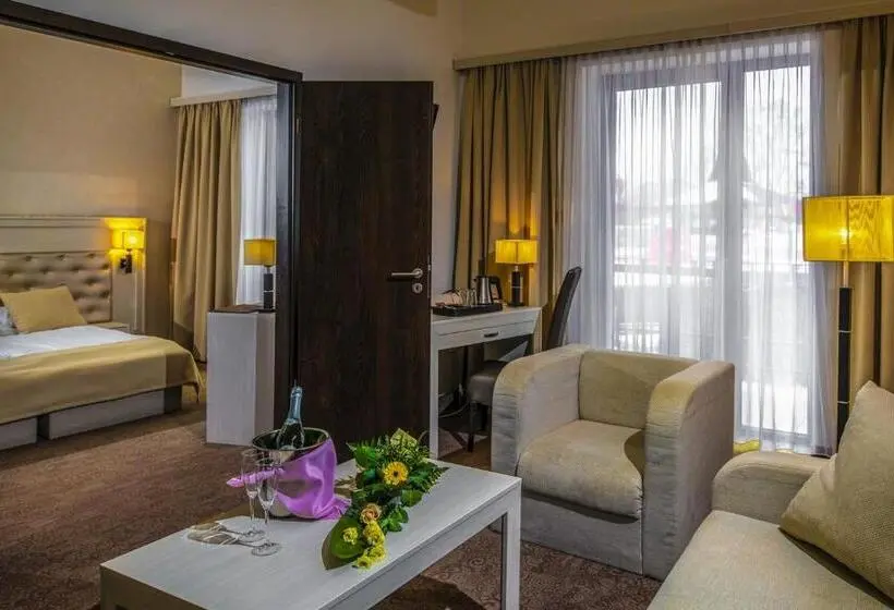 スーペリアースイート, Session Hotel Ráckeve