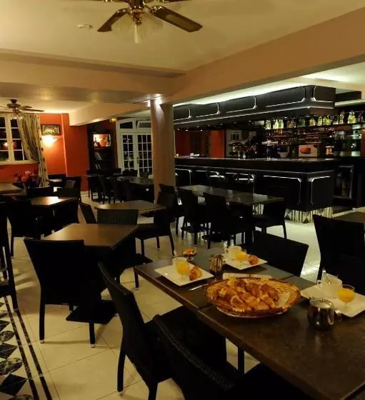 コンフォートルーム, Citotel Le Relais Du Bellay