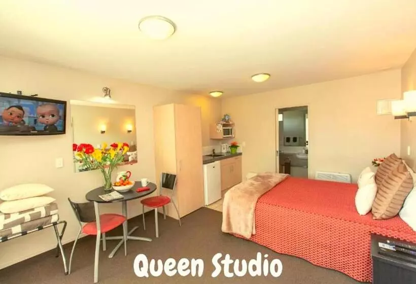 استودیوی استاندارد, Cranford Oak Motel