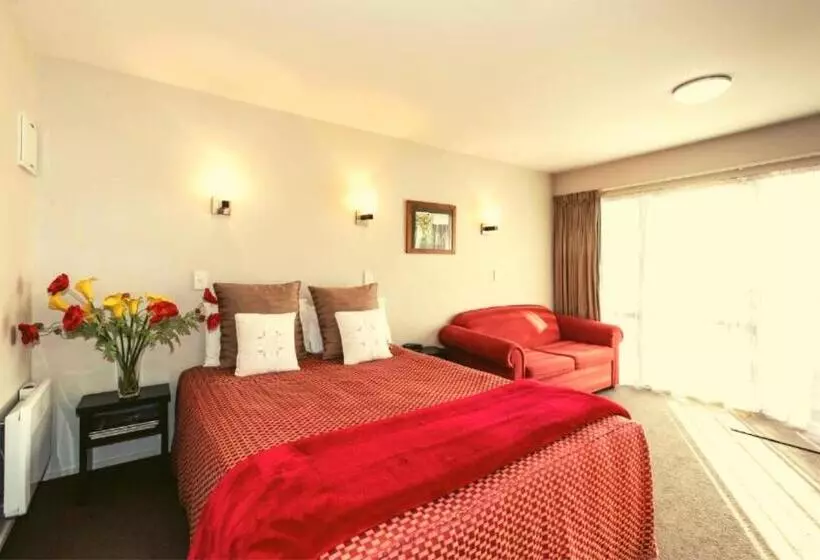 استودیوی استاندارد, Cranford Oak Motel