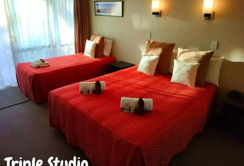 استودیوی استاندارد, Cranford Oak Motel