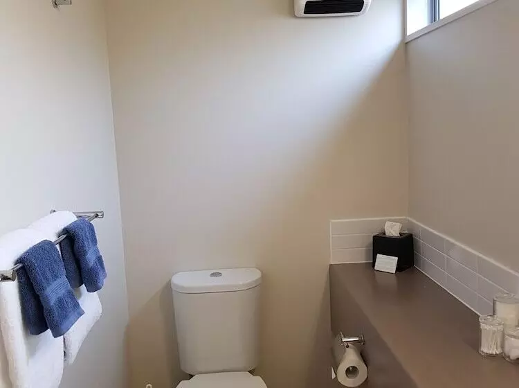 استودیوی استاندارد, Cranford Oak Motel