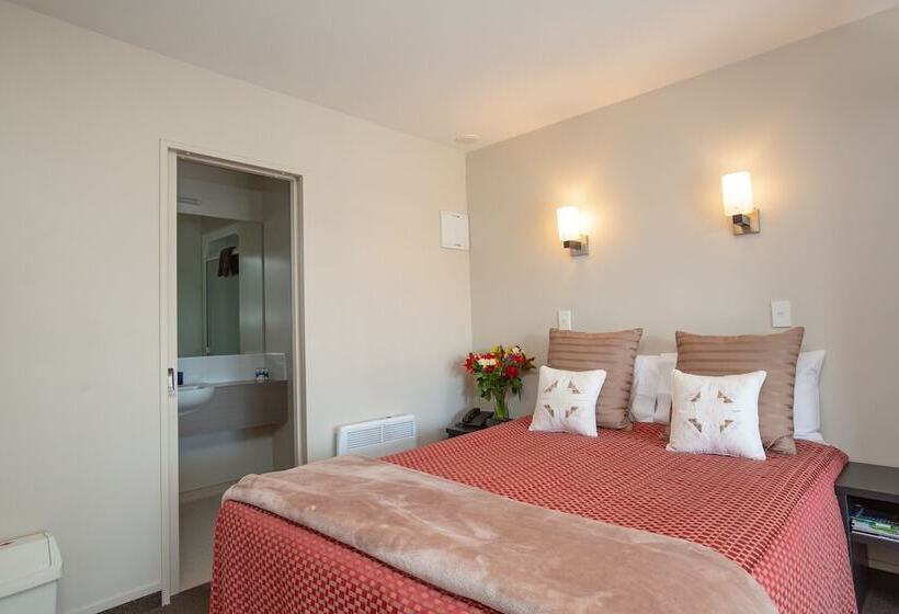 Студия Стандарт, Cranford Oak Motel