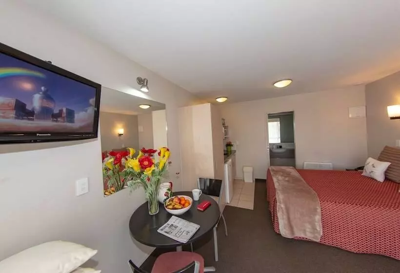 استودیوی استاندارد, Cranford Oak Motel