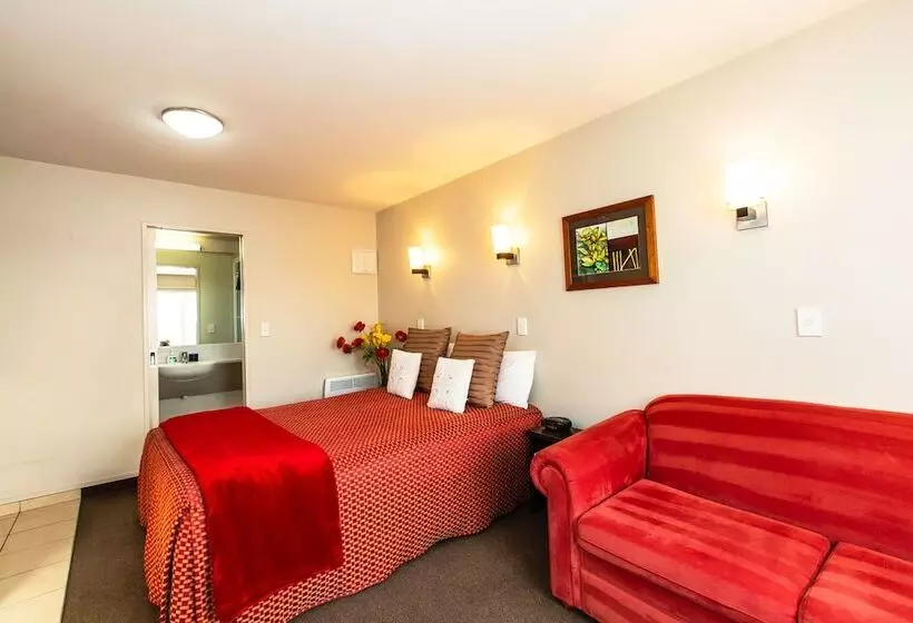 استودیوی استاندارد, Cranford Oak Motel