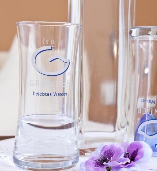 جناح جونيور, Engelhard Das Landhotel Garni